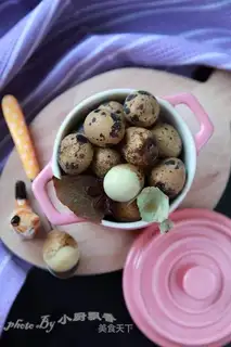 Five quail eggs