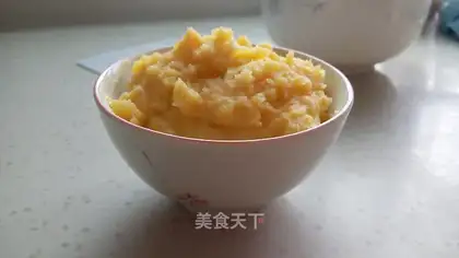 A yellow milk pie