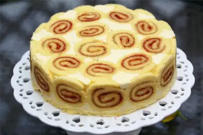 Strawberry cheese mousse cake