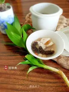 Sea cucumber soup