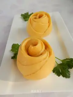 Rose buns