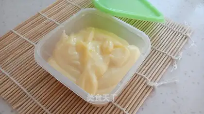 Homemade salad sauce