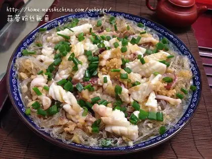 A fan of garlic steamed squid