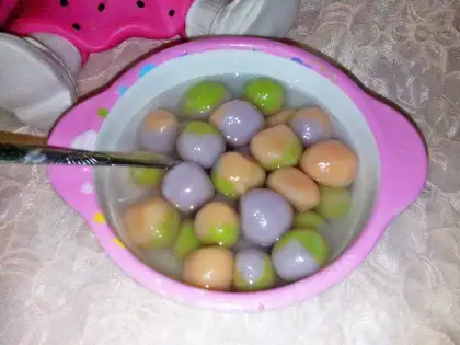 Colour soup round