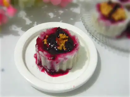 A walnut blueberry tart cake
