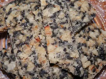 Black sesame pecan
