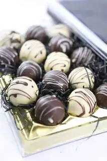 Chocolate cake box
