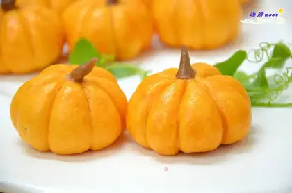 Pumpkin buns