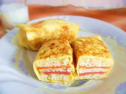 Nutritional breakfast, egg bun toast