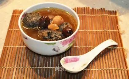 Cinnamon and chicken soup