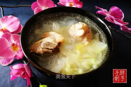 A cabbage fan, lamb chop soup