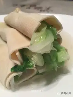 High soup and vegetable rolls