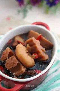 The horse's hooves, the soup
