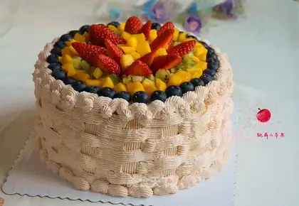Fruit cream cake
