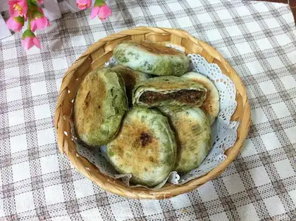 Tea and oil pancakes