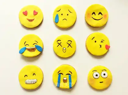 Face cookies
