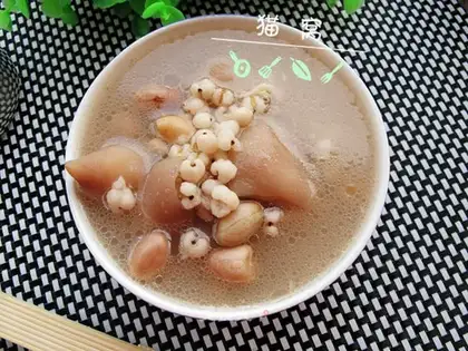 Peanut rice pig hoof soup