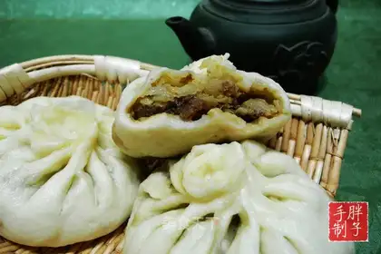 Piggy pork buns