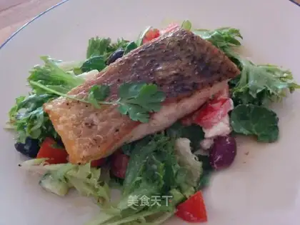 Fried pulmonary fish with vegetable sand