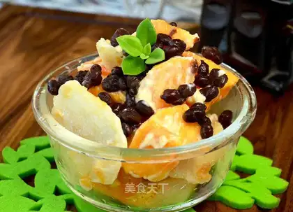 Sweet salad with red bean papayas