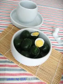 Spinach quail eggs