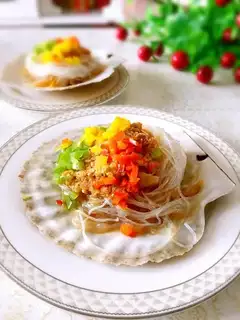 Cleaning up garlic and Hawaiian