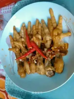 Hot chicken claws