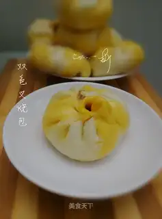 Double-coloured fork bun