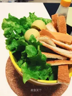 Caesar vegetable tuna salad