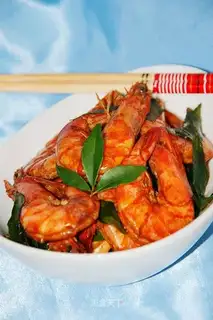Curry leaves and shrimp