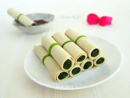 Spinach bean rolls