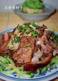 Spiced sauce pork knuckle