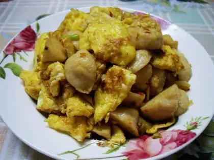stir-fried fish balls with eggs