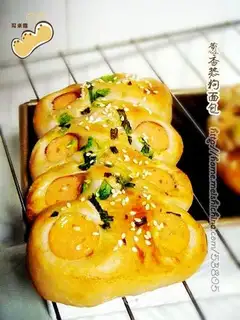Hot dog bread with onion flavor