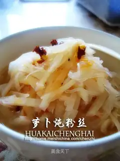 Stewed vermicelli with carrot