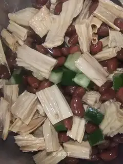 Peanut mixed with tofu bamboo