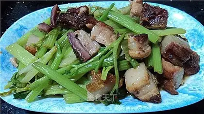 Roast pork and stir-fried celery
