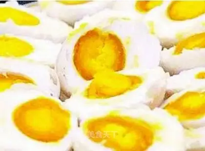 Homemade salted duck eggs