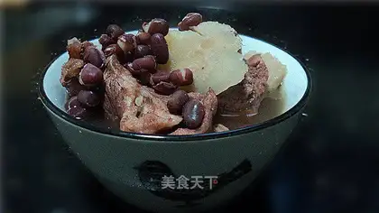 Red bean powder and kudzu pork bone soup