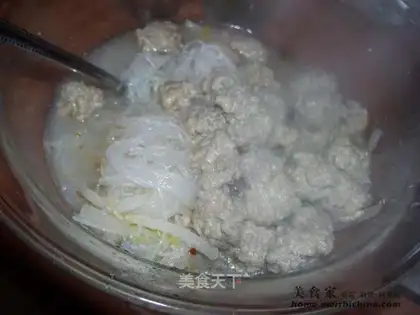 White radish vermicelli meatball soup