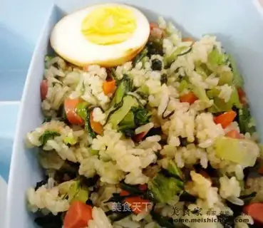 Fried rice with stewed eggs and vegetables