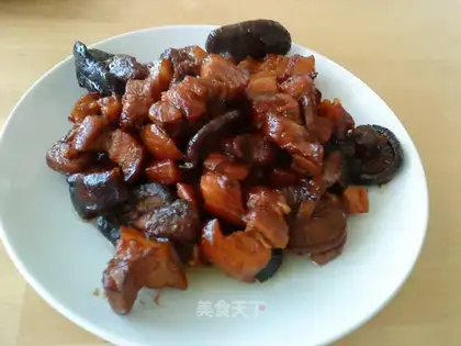 Braised pork with mushroom