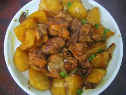 Roasted chicken nuggets with potato