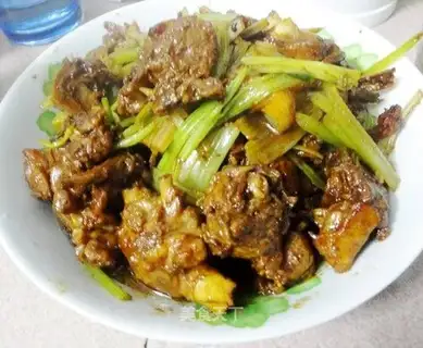 Braised duck with celery