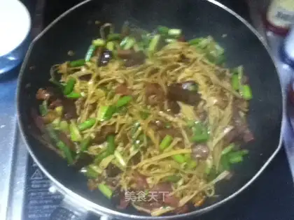 Fried dried bamboo shoots with garlic sprouts and bacon