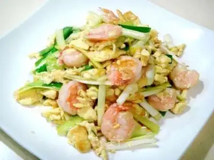 Fried shrimp with leek eggs
