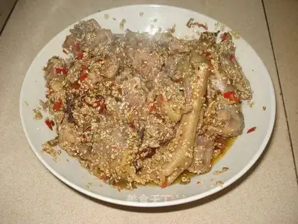 stir-fried local chicken with sesame seeds
