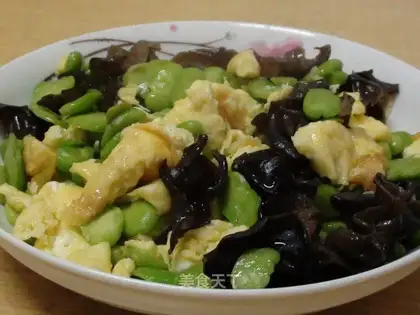 Scrambled eggs with broad bean fungus