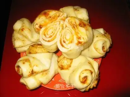 Spicy steamed rolls