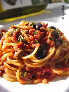 Garlic tomato and anchovy noodles